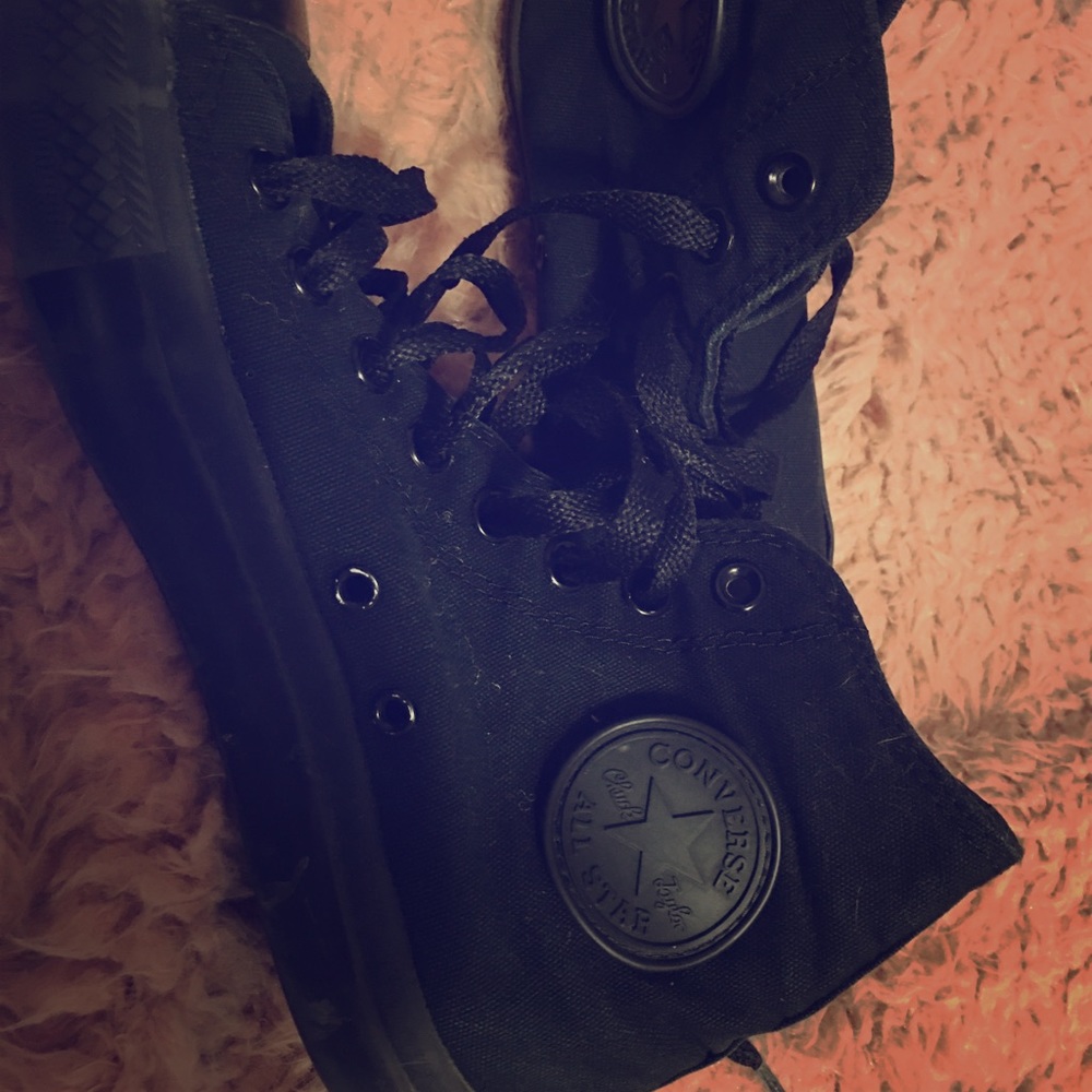 High-top black converse